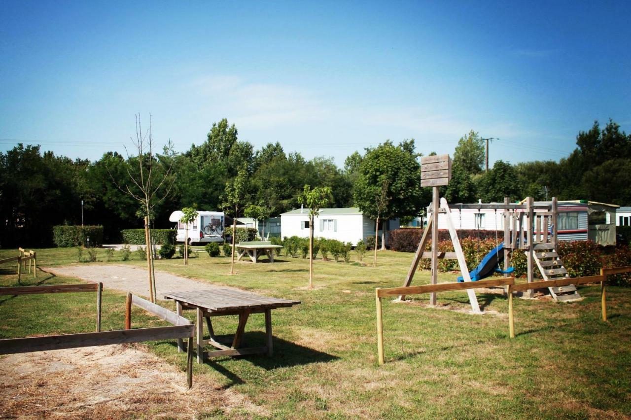 Camping Au Pre De L'Etang Sainte-Foy  Luaran gambar